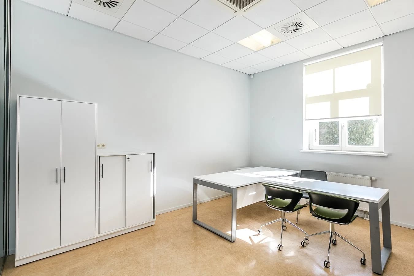 Muitas 1 offices 2