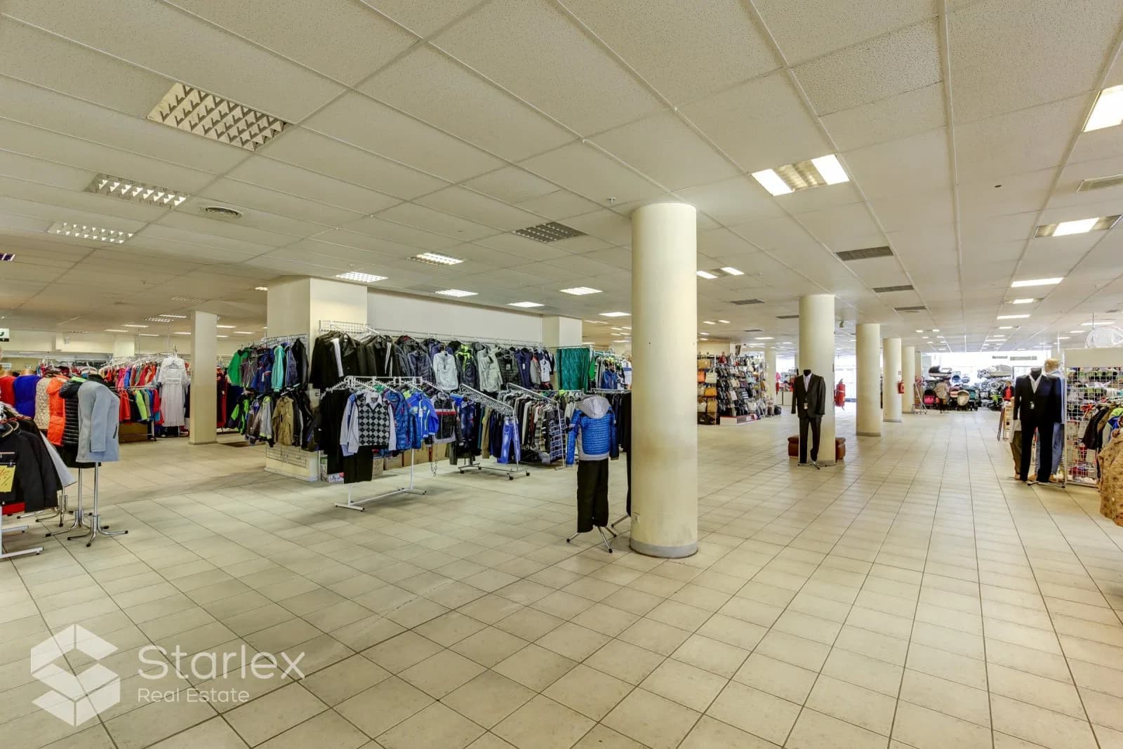 Spacious retail space for rent in the shopping mall ''Children's World'' 3