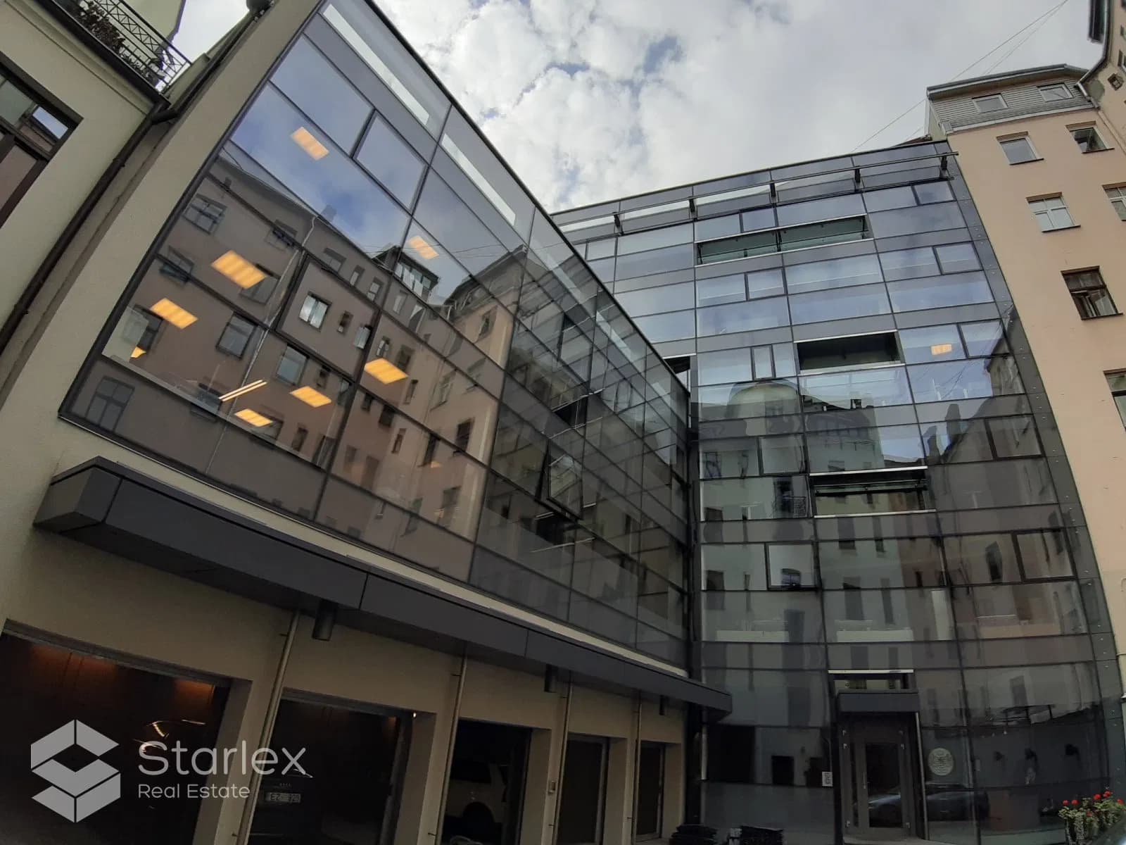 A klases biroja telpas netālu netālu no T/C ''Galerija Riga''