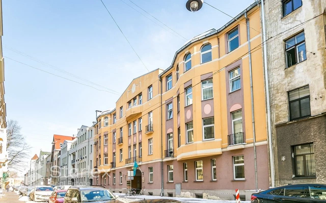 Birojs vēstniecību rajonā Rīgas klusajā centrā
