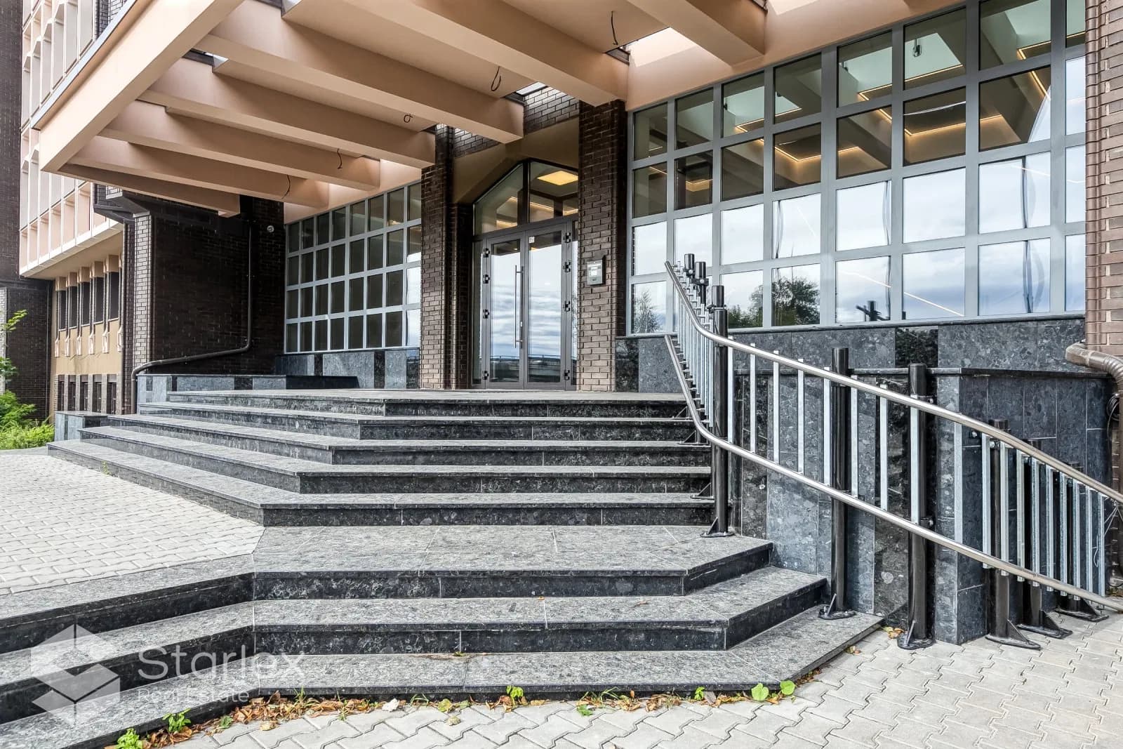 Biroja telpas Riverside Offices
