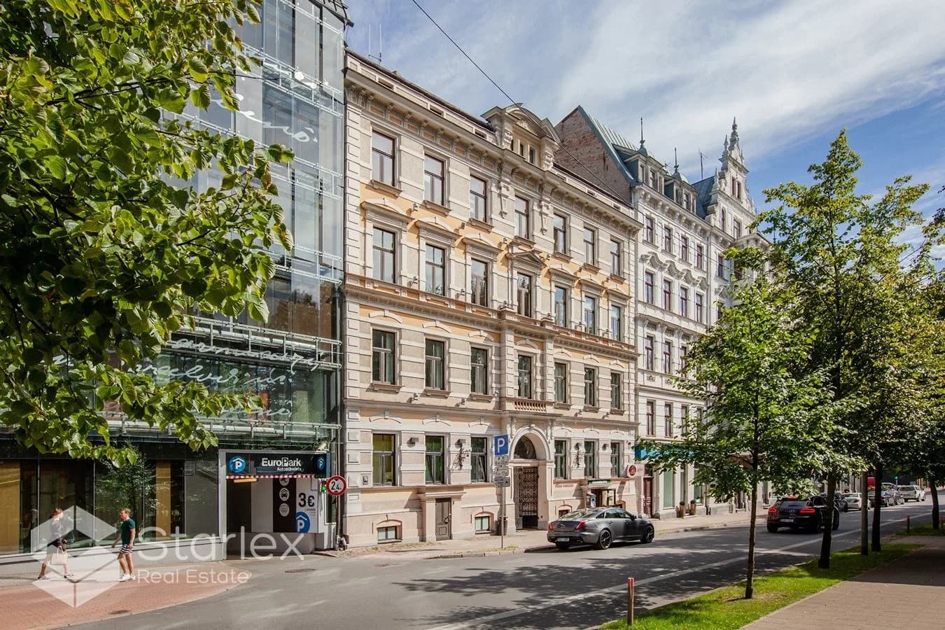 Mūsdienīgs un gaišs birojs pēc kosmētiskā remonta pie Vērmanes parka
