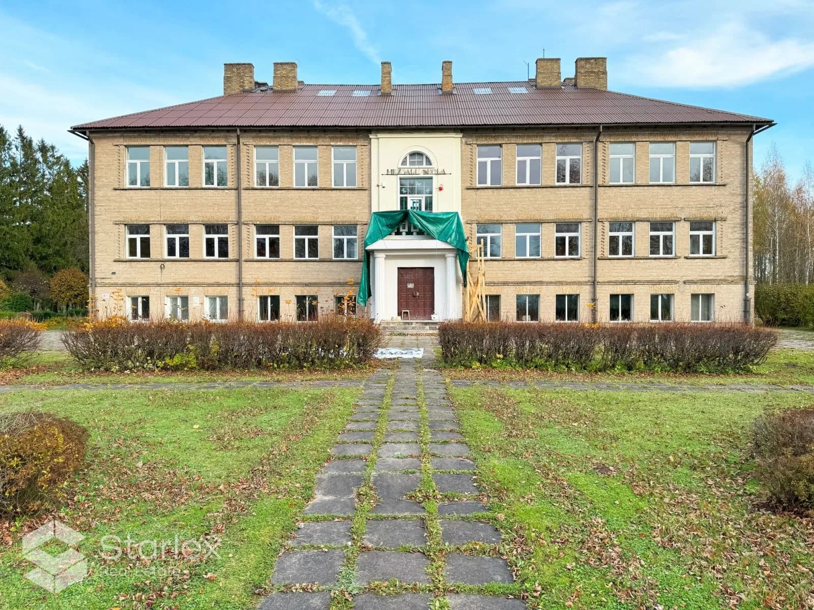 Mežgaļu skolas ēka