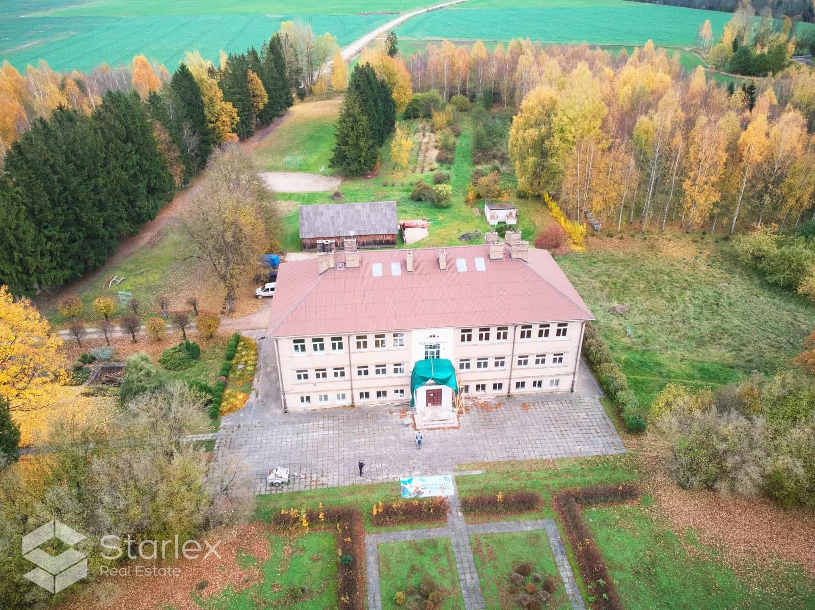 Mežgaļu skolas ēka 2