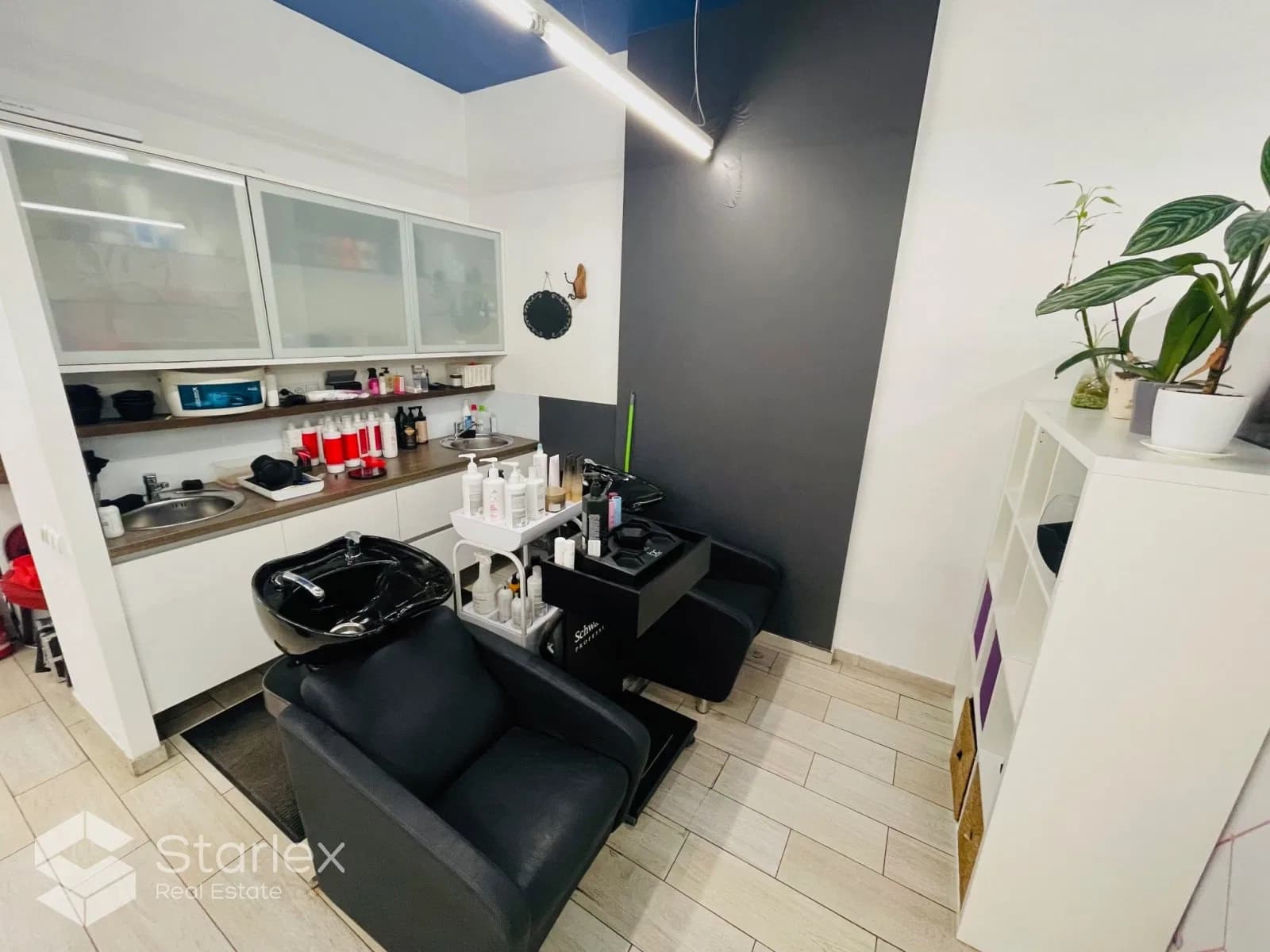 Premises suitable for a hairdresser/beauty salon 4