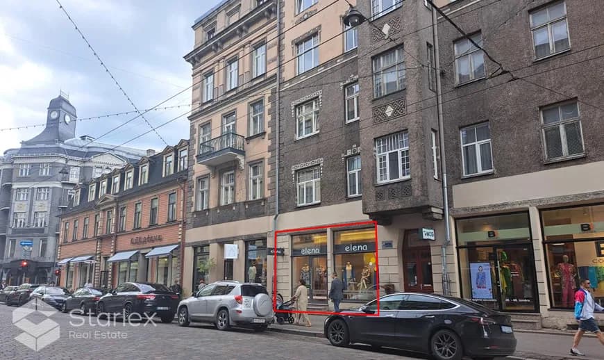Торговые помещения в начале улицы Тербатас. 5