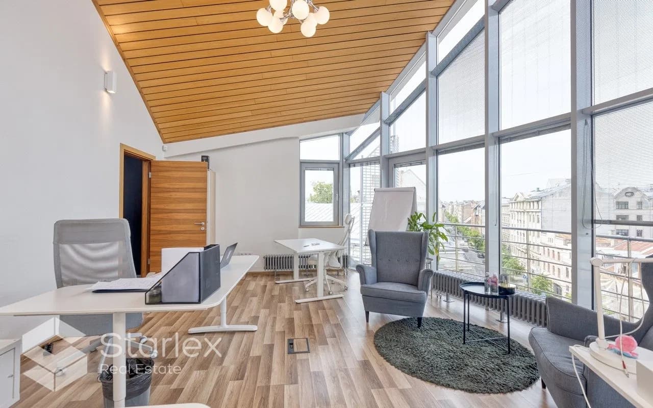 Exclusive office space with a terrace in a modern business center 4