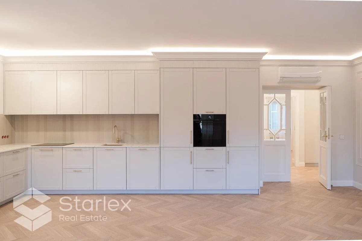 4-room apartment for sale in the project "Kalpaka Residence" with a balcony