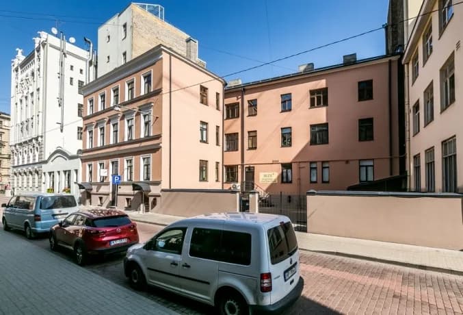 Semi-basement premises for commercial activities at the Enterprise Register