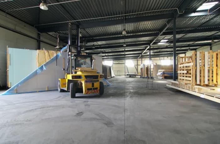 Warehouses, production facilities in Pinki 5
