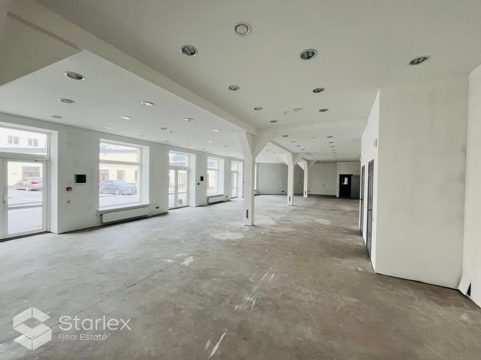 Biroja/showroom telpas renovētā biroju kvartālā ''FEDAK''