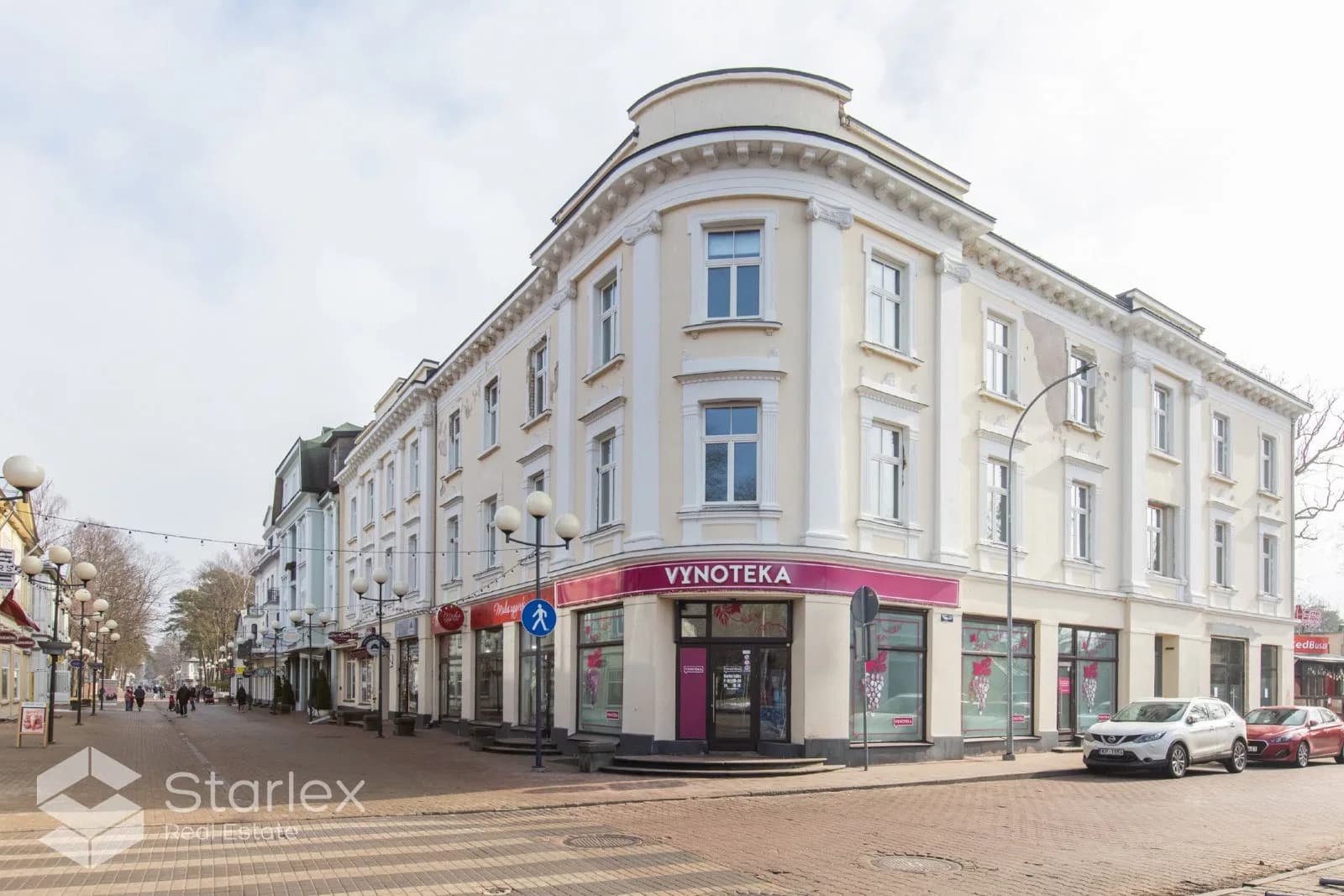 Apartment with high-quality full finishing in a renovated house in the heart of Jurmala
