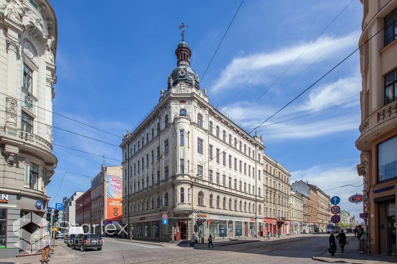 Gaišs un mēbelēts dzīvoklis Rīgas centrā