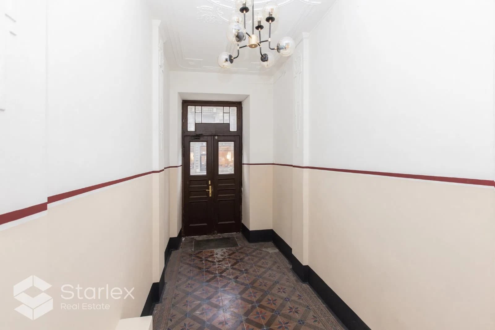 Five-room apartment in an Art Nouveau building
