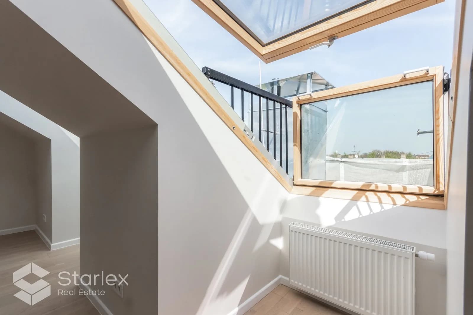 Attic 3-room apartment with panoramic windows and a view of Ziedoņdārza in a completely renovated historical building.