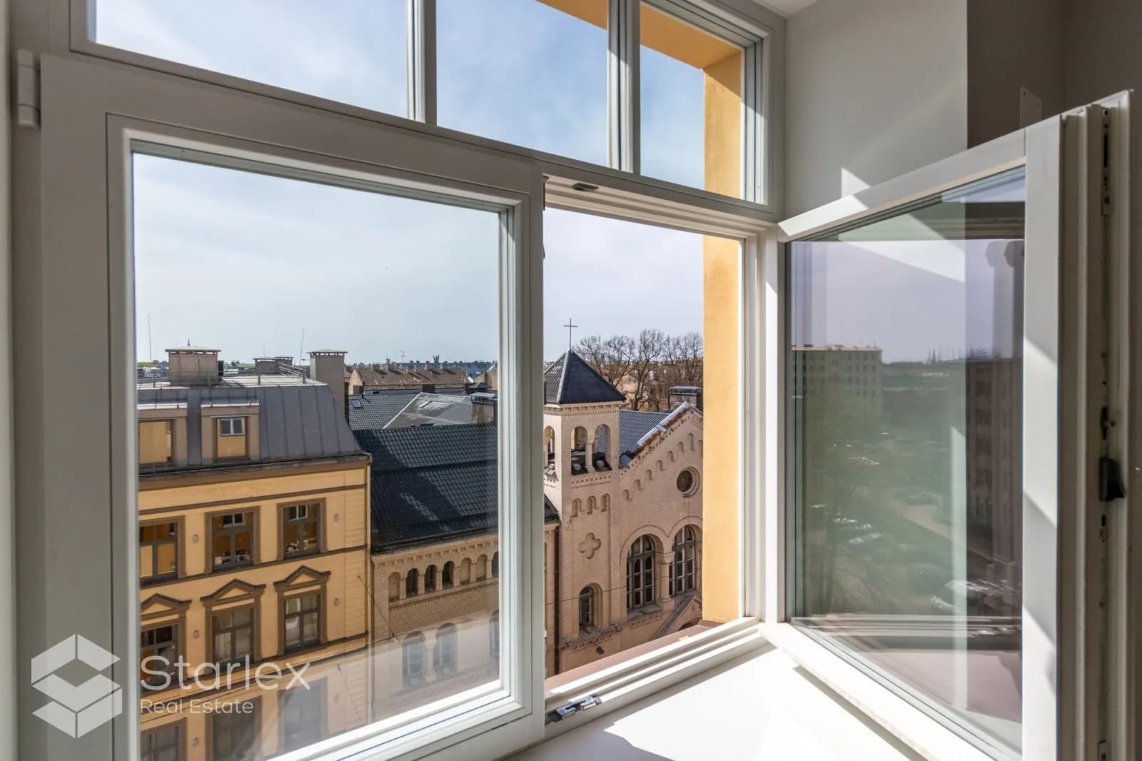 2-room apartment in the center of Riga near Ziedoņdārz with a separate kitchen