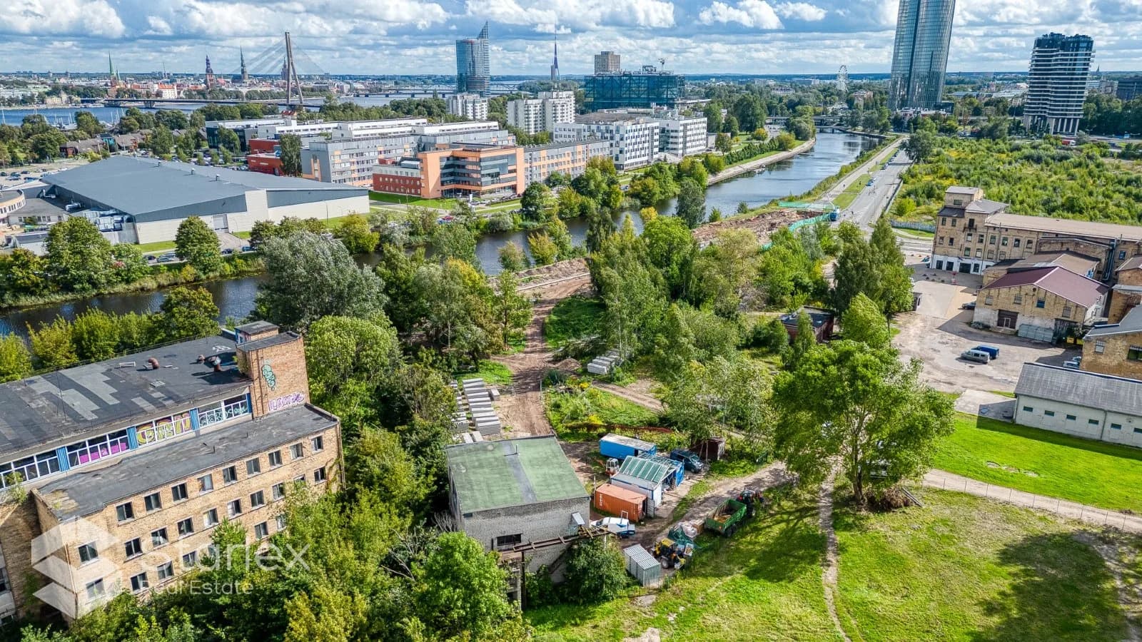 Māja ar zemi Rīgā