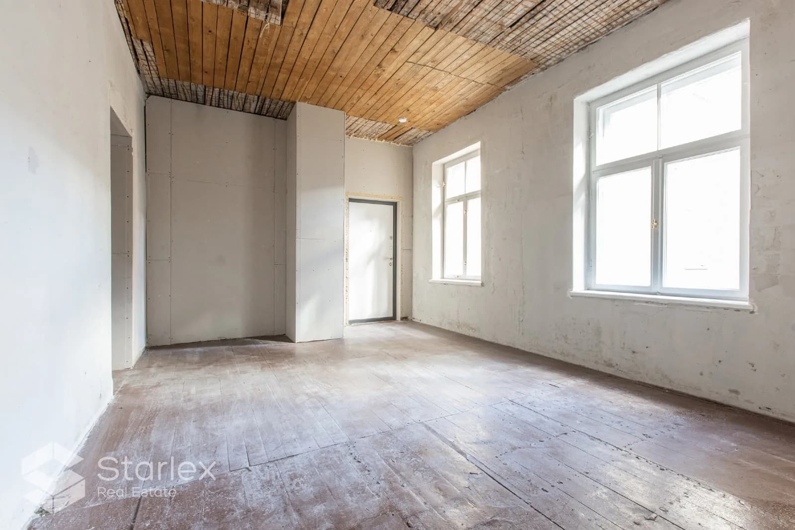 Apartments in a renovated building in the center of Riga.